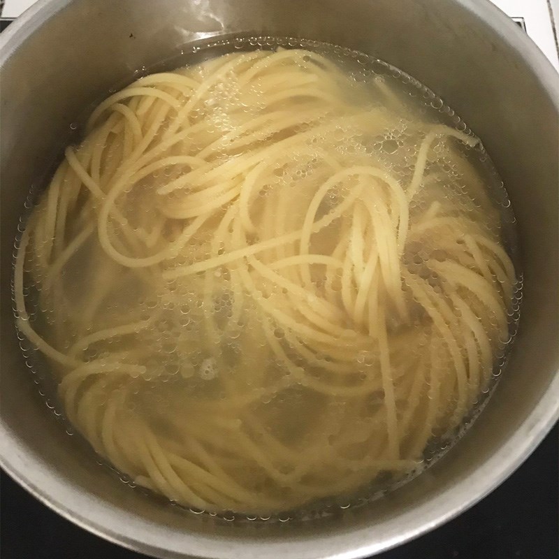 Bước 2 Luộc mì Mì Ý chay