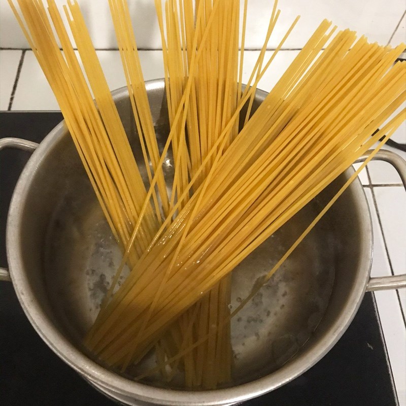 Bước 2 Luộc mì Mì Ý chay