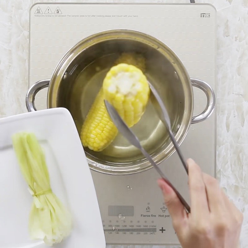 Bước 1 Luộc ngô Sữa bắp (ngô)