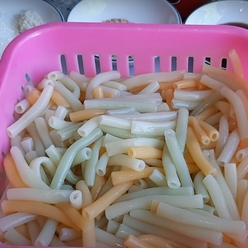 Bước 1 Luộc nui Nui xào sườn non chay