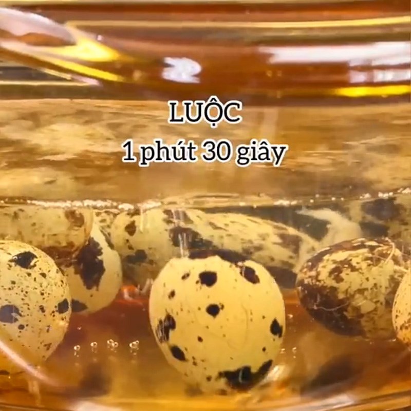 Bước 1 Luộc trứng cút Sườn kho trứng cút (Công thức được chia sẻ từ TikTok Cách Nấu Ngon cùng Cách Nấu Ngon)