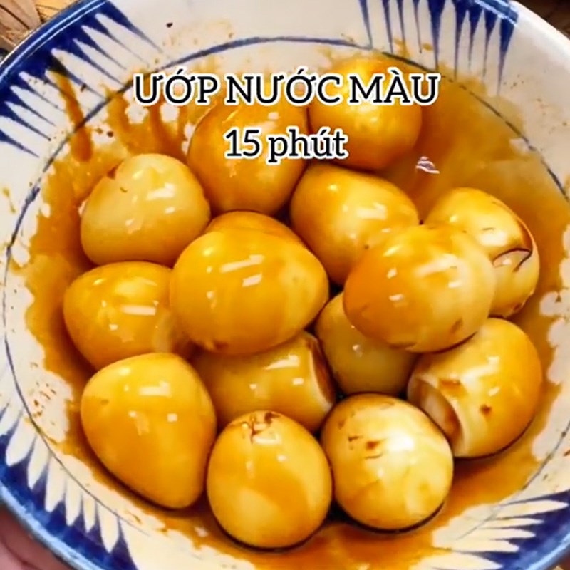 Bước 1 Luộc trứng cút Sườn kho trứng cút (Công thức được chia sẻ từ TikTok Cách Nấu Ngon cùng Cách Nấu Ngon)