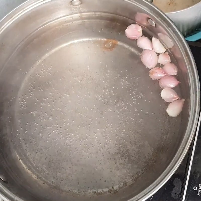 Bước 3 Luộc thịt gà Cháo gà đậu xanh