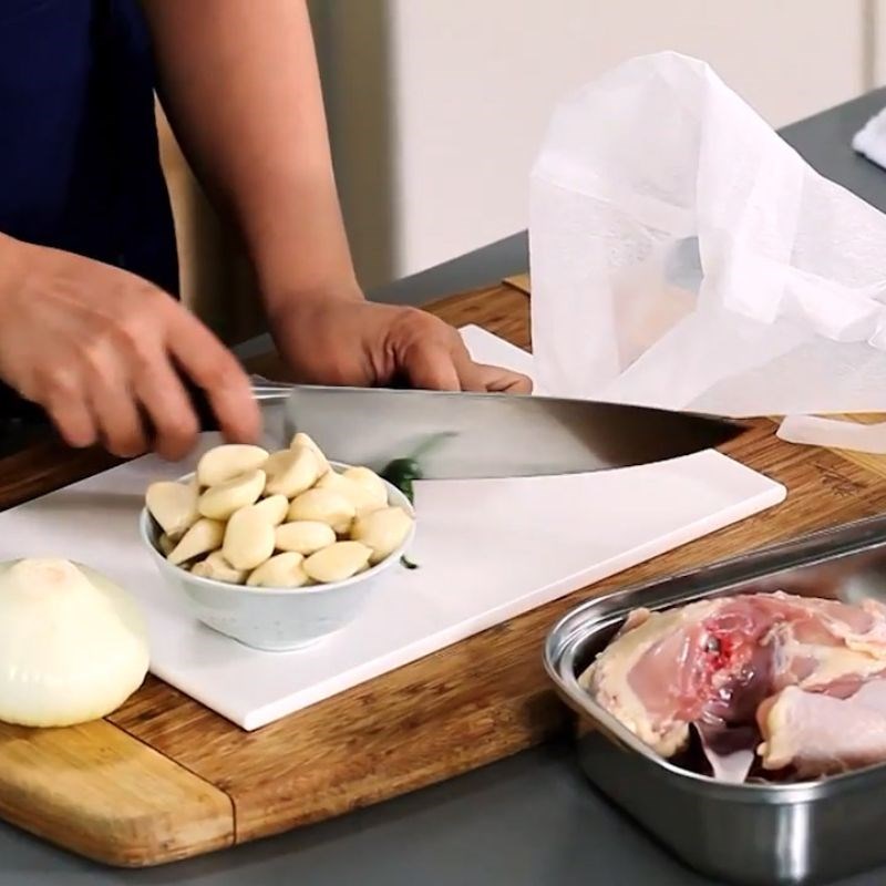 Bước 2 Sơ chế các nguyên liệu khác Mì gà kiểu Hàn
