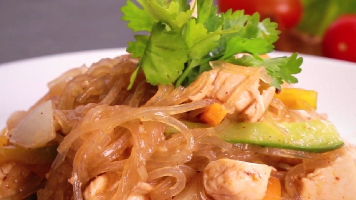 Miến trộn gà rau củ