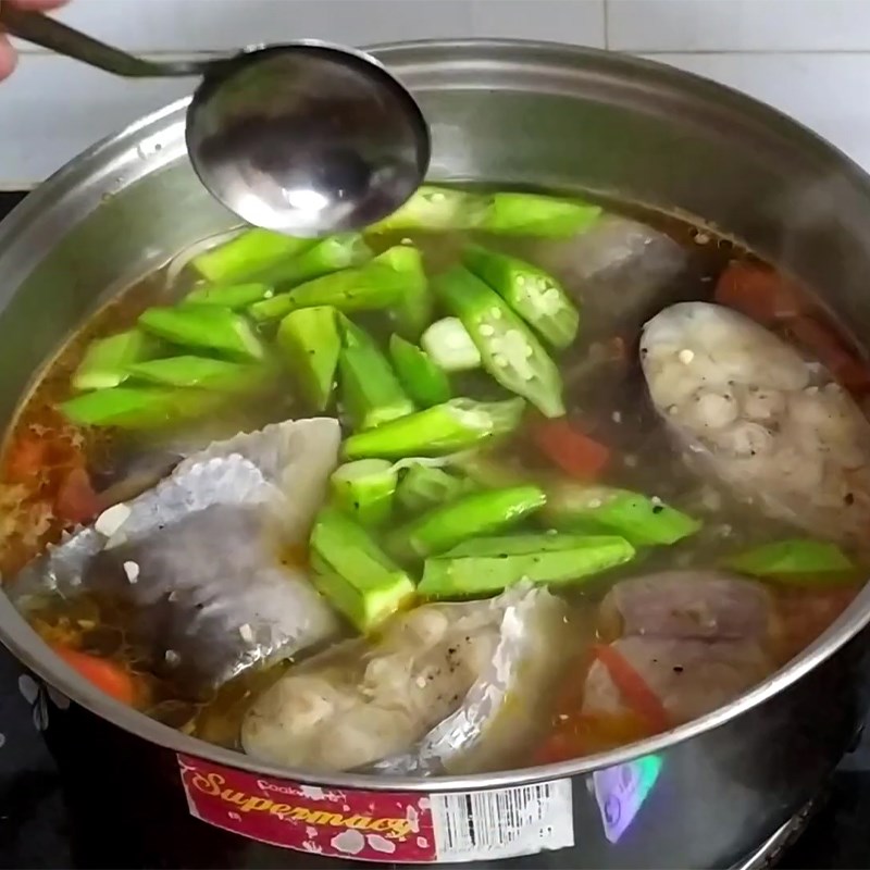 Bước 4 Nấu canh Canh chua lá giang