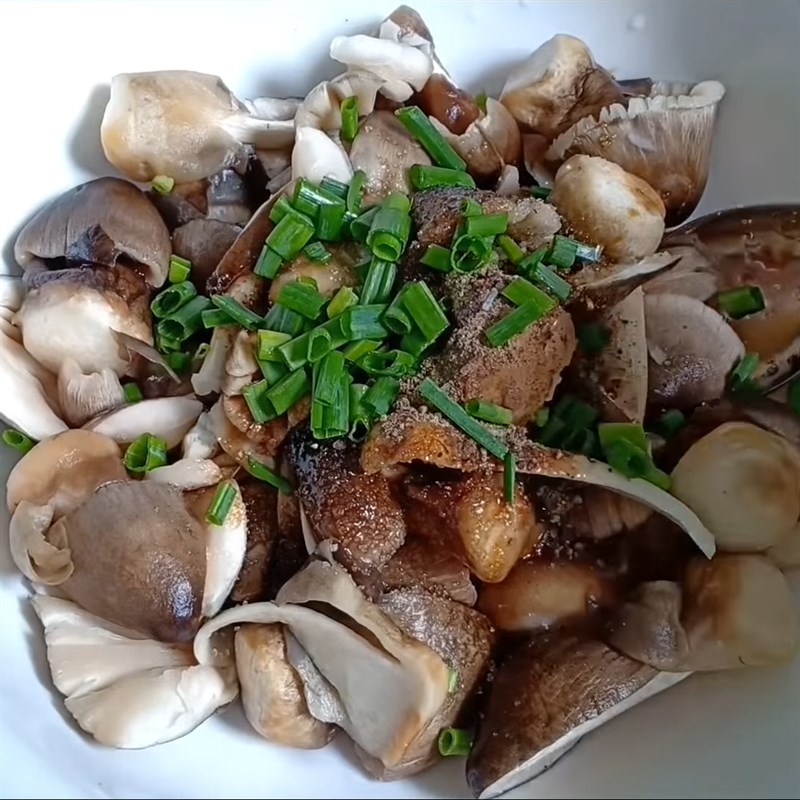 Bước 2 Ướp nấm Nấm rơm kho đậu hũ