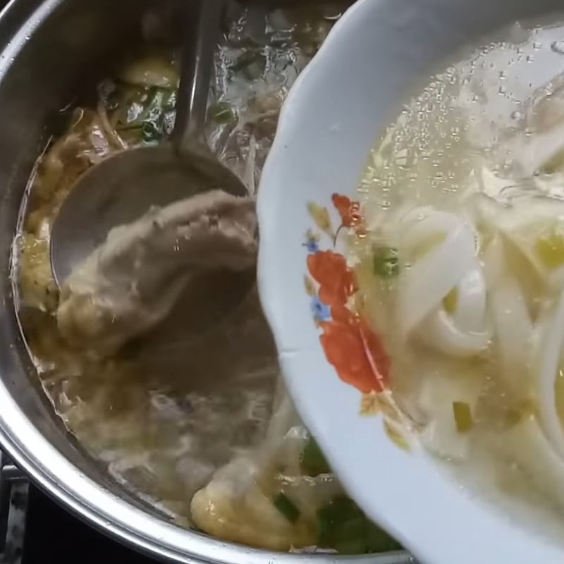 Bước 4 Nấu bánh canh Bánh canh bột xắt thịt gà
