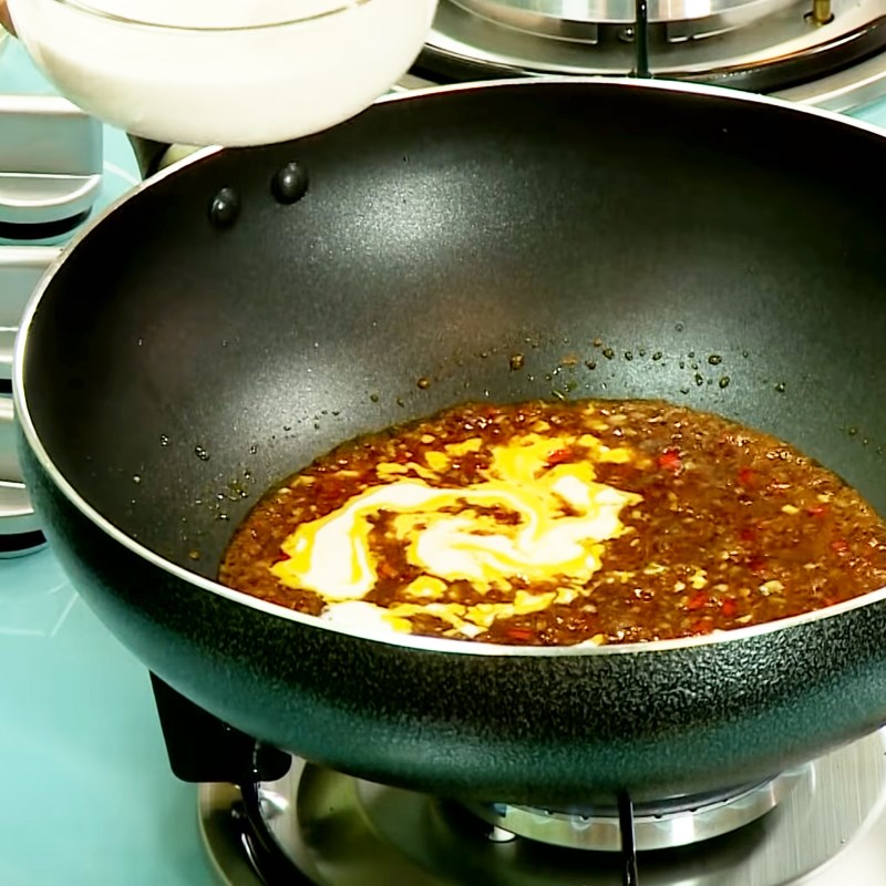 Bước 3 Nấu cà ri Cà ri rau củ chua cay