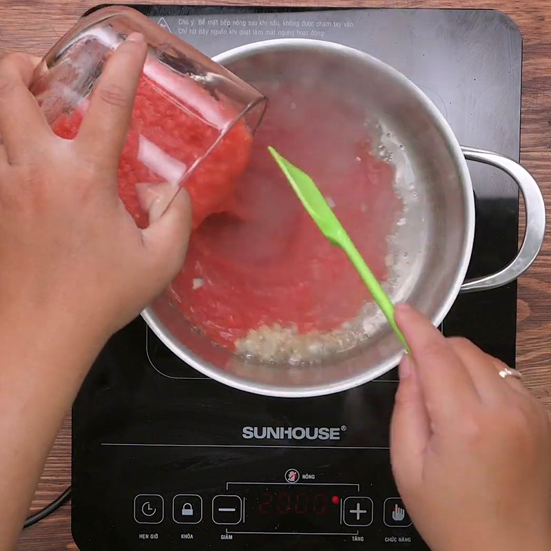 Bước 4 Nấu sốt bò Bò sốt vang khoai tây cà rốt