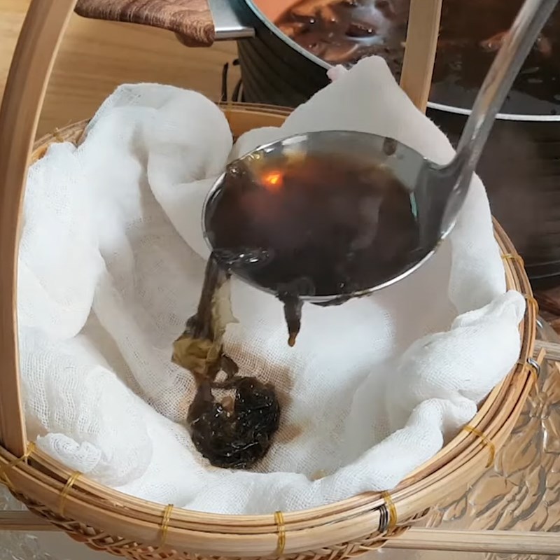Bước 3 Nấu các nguyên liệu Nước mắm chay từ nấm