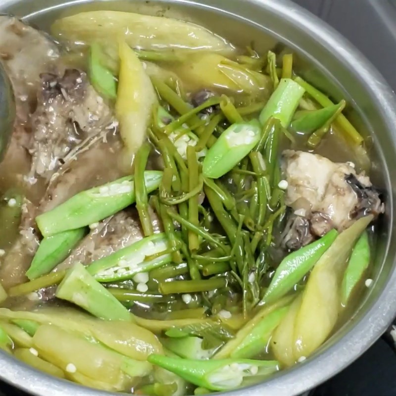Bước 3 Nấu canh Canh chua đầu cá thu rau muống