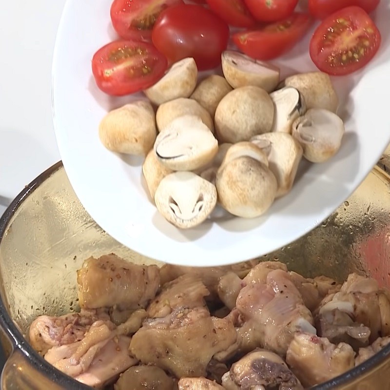 Bước 4 Nấu canh Canh gà nấu Thái