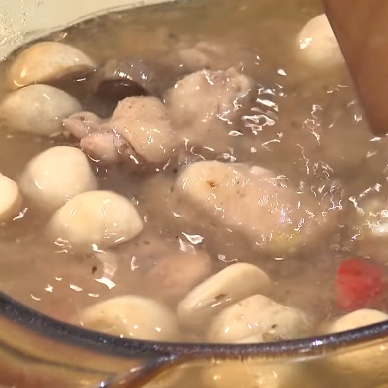 Bước 4 Nấu canh Canh gà nấu Thái