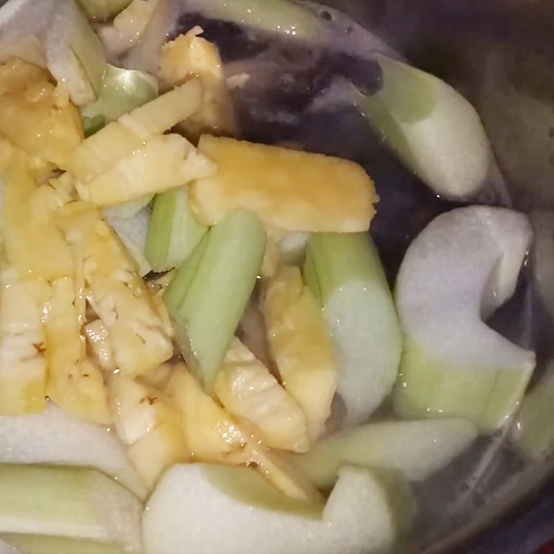 Bước 3 Nấu canh Cá chạch nấu canh chua