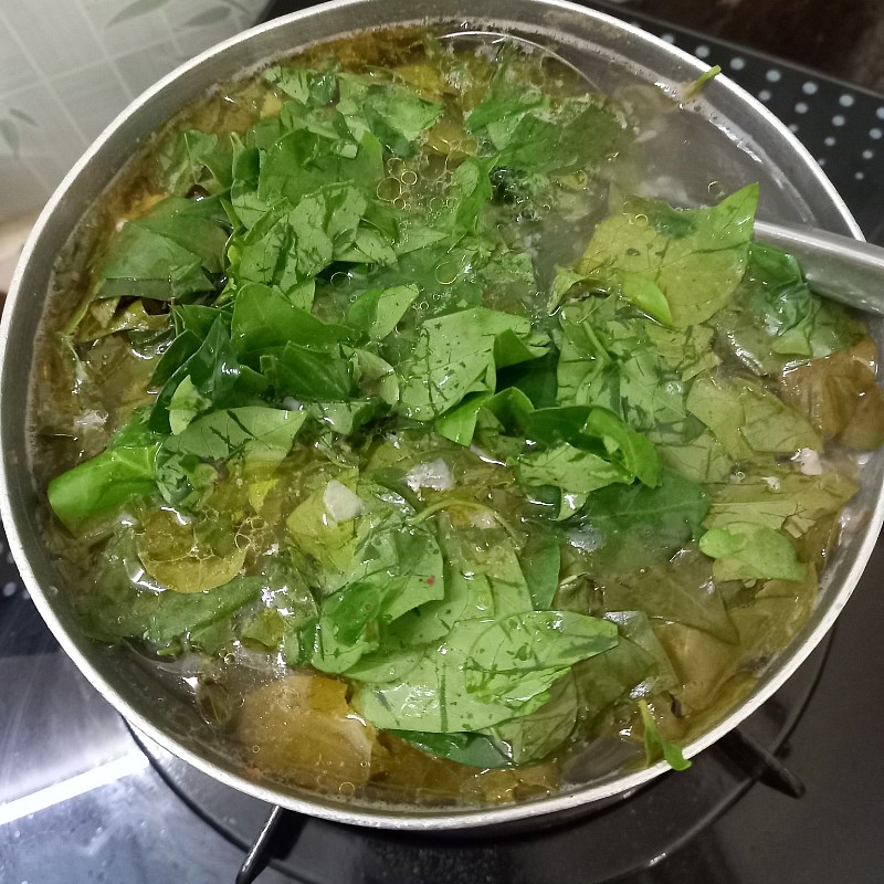 Bước 3 Nấu canh Canh gà lá giang