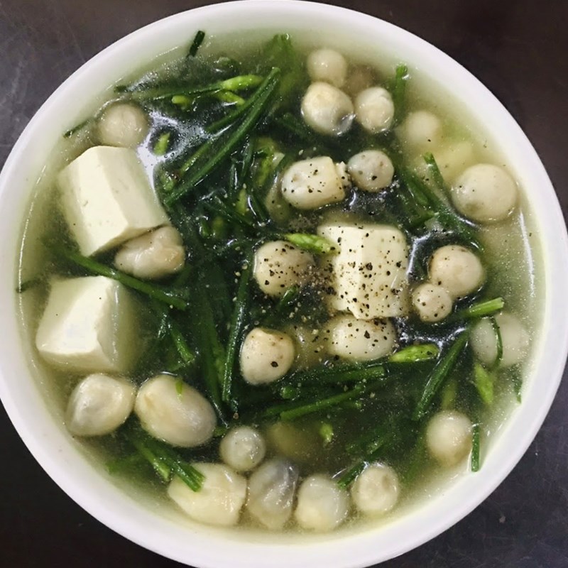 Bước 3 Nấu canh bông hẹ đậu hũ nấm Canh bông hẹ đậu hũ nấm