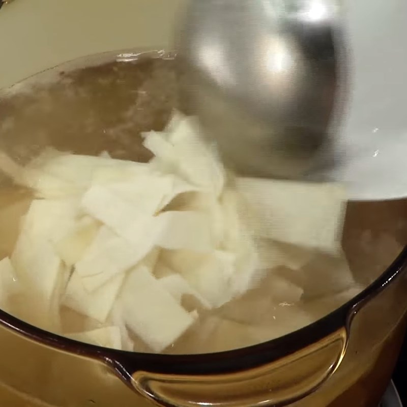 Bước 4 Nấu canh gà Canh gà lá é