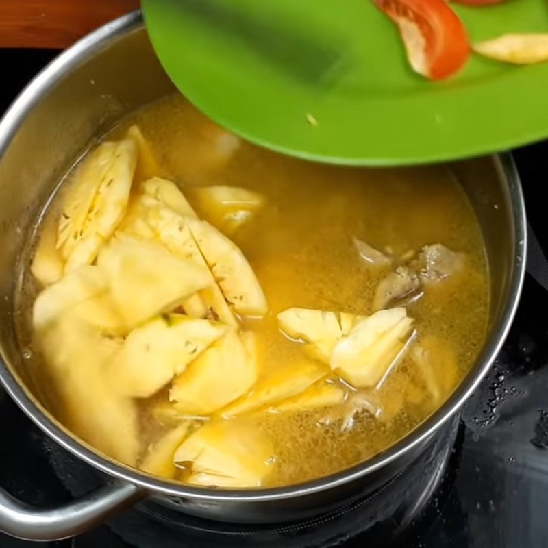 Bước 3 Nấu canh gà Canh gà nấu chua