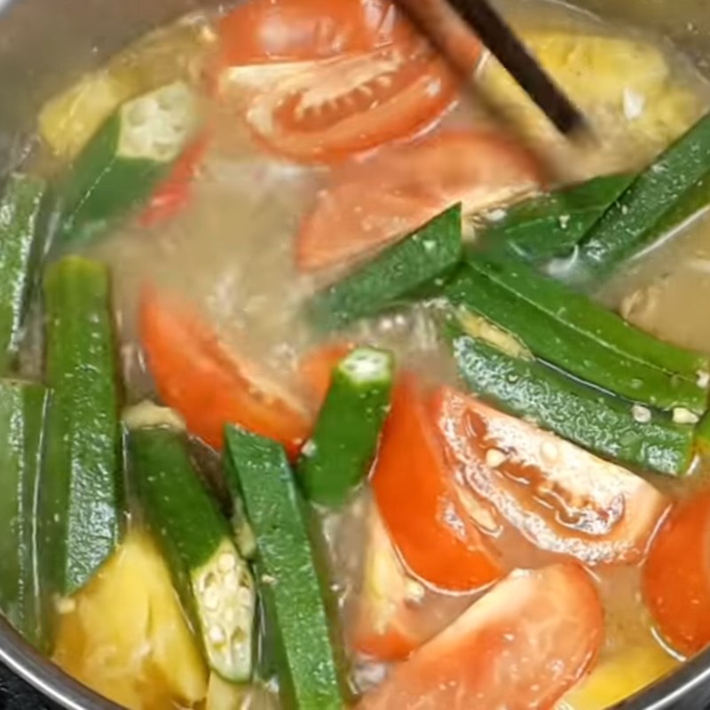 Bước 3 Nấu canh gà Canh gà nấu chua