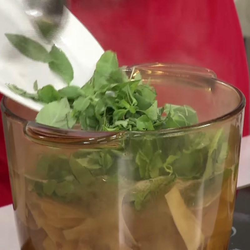 Bước 4 Nấu canh gà Canh gà lá é