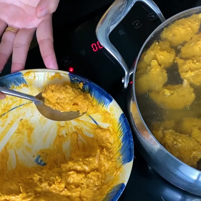 Bước 5 Nấu chả cua Bún bò chả cua