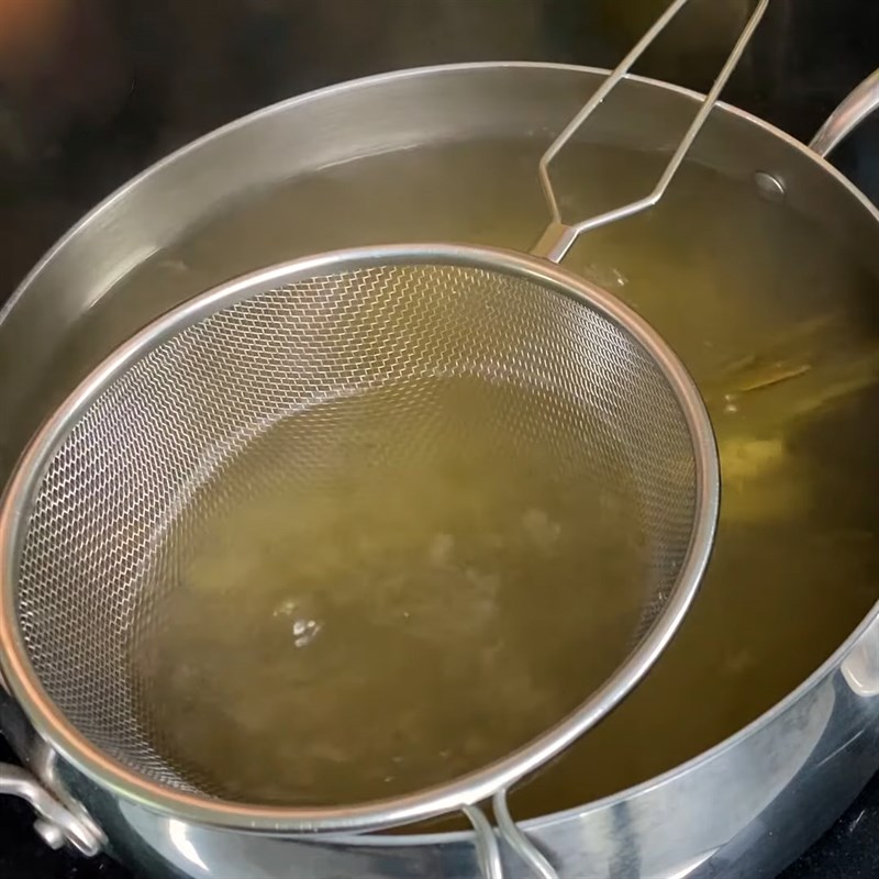 Bước 5 Nấu chả cua Bún bò chả cua