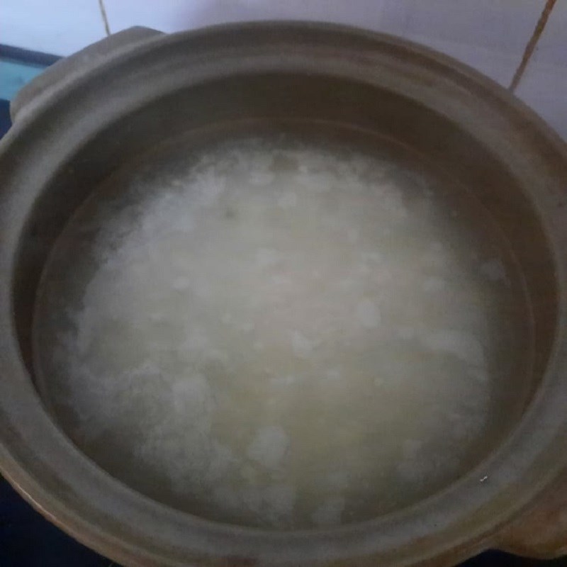 Bước 1 Nấu cháo Cháo trứng vịt lộn (công thức được chia sẻ từ người dùng)