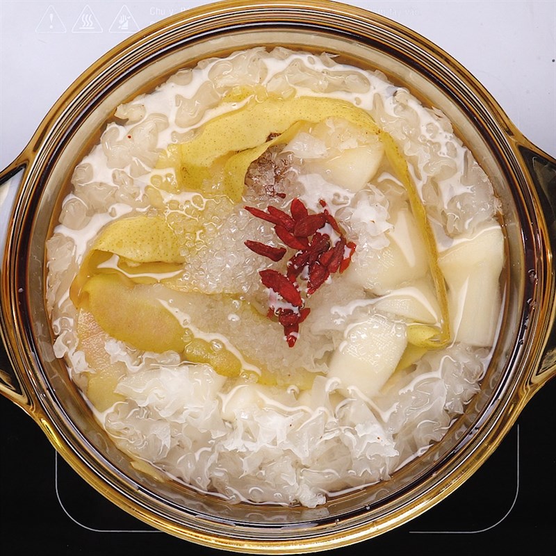 Bước 2 Nấu chè Cách làm chè lê tuyết nhĩ thanh mát