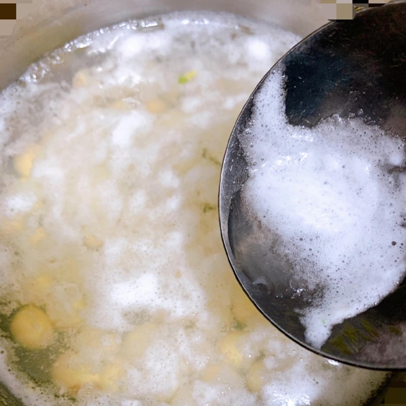 Bước 3 Nấu chè hạt sen Chè hạt sen táo đỏ
