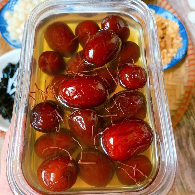Bước 3 Nấu chè hạt sen Chè hạt sen táo đỏ