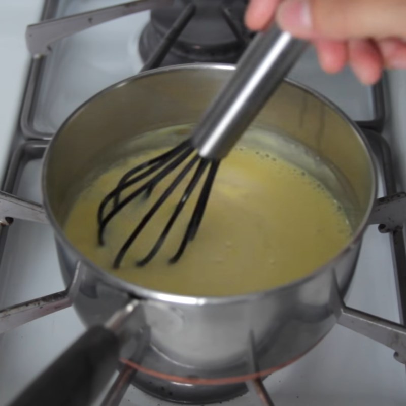 Bước 3 Nấu hỗn hợp pudding Pudding trứng