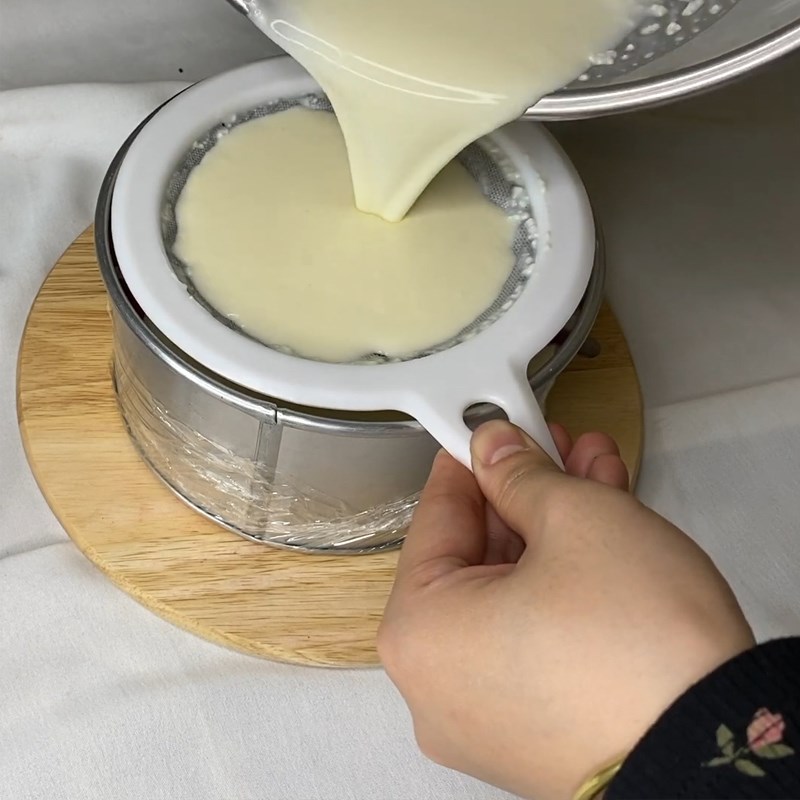 Bước 3 Nấu hỗn hợp pudding Bánh pudding dâu