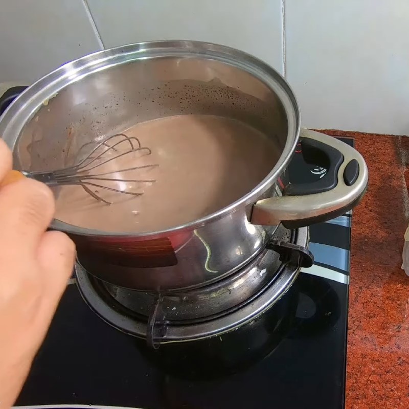Bước 1 Nấu hỗn hợp socola sữa Kem socola không cần whipping cream (kem sữa tươi)