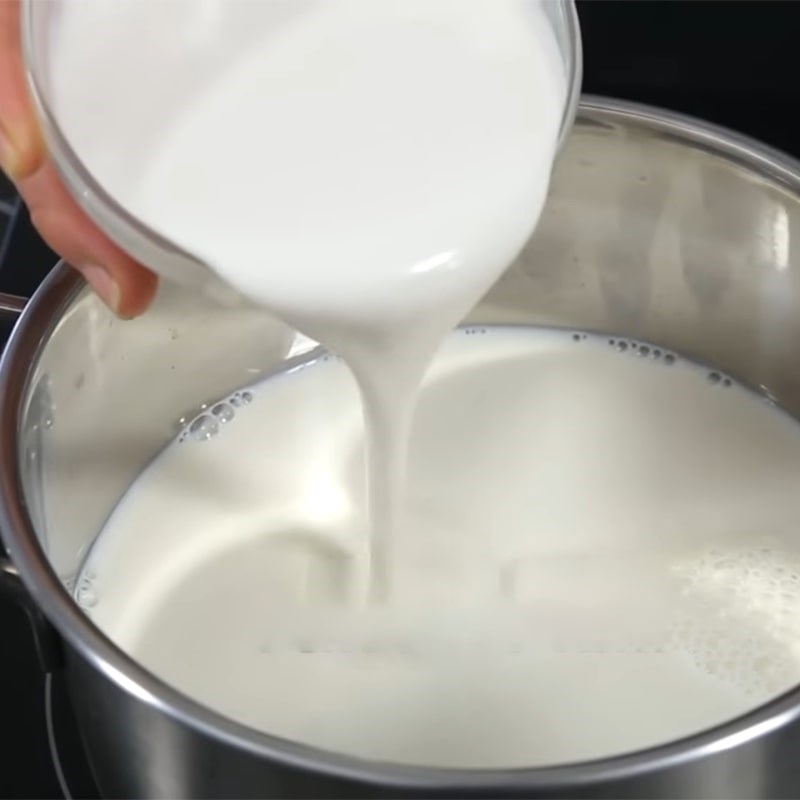 Bước 1 Nấu hỗn hợp sữa dừa Chè xoài trân châu