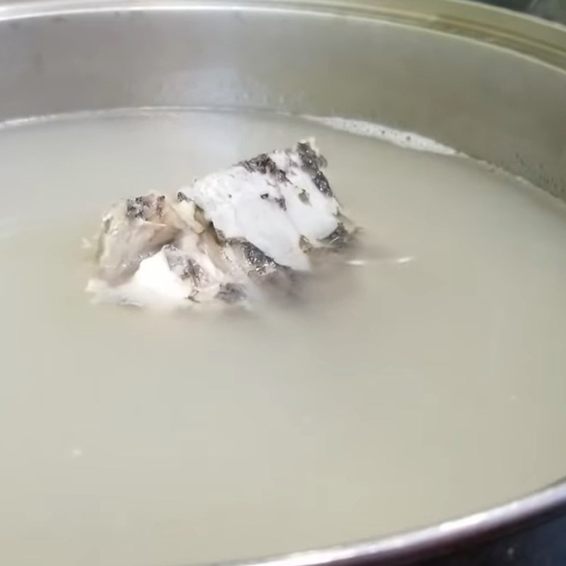 Bước 4 Nấu lẩu Lẩu cá lóc nấu chua