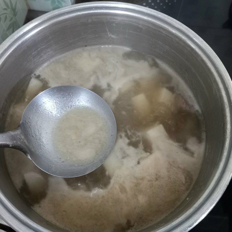 Bước 4 Nấu lẩu Lẩu cá thác lác khổ qua - mướp đắng