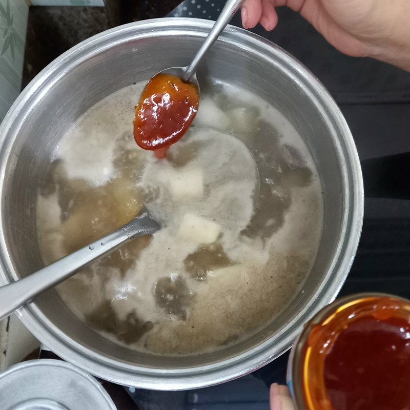 Bước 4 Nấu lẩu Lẩu cá thác lác khổ qua - mướp đắng