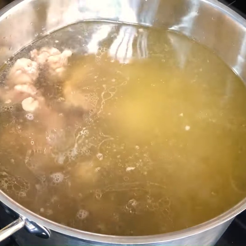 Bước 4 Nấu lẩu Lẩu bò viên chua cay