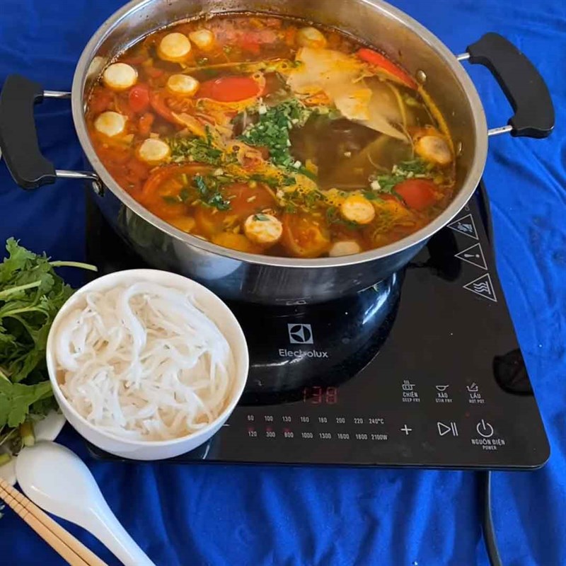 Bước 4 Nấu lẩu Lẩu cá mú măng chua