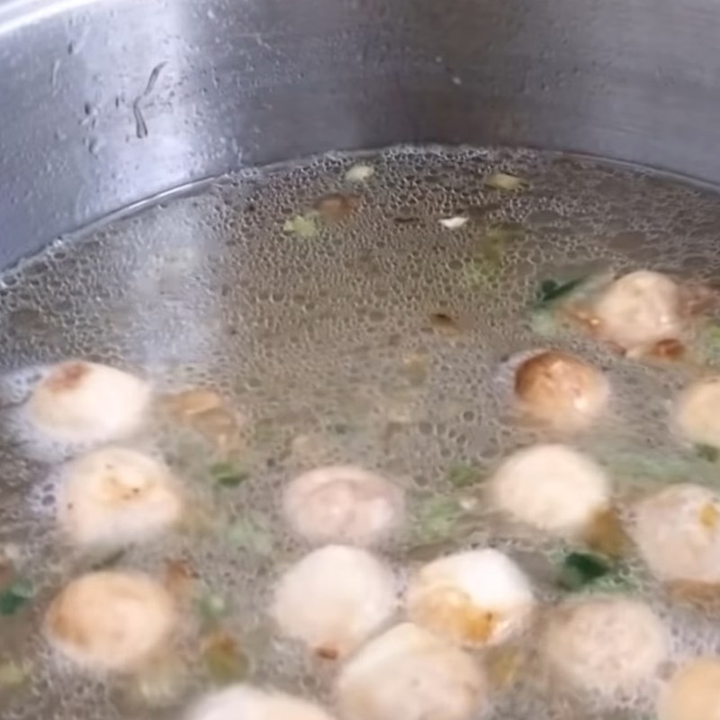 Bước 4 Nấu lẩu Lẩu cá lóc nấu nấm