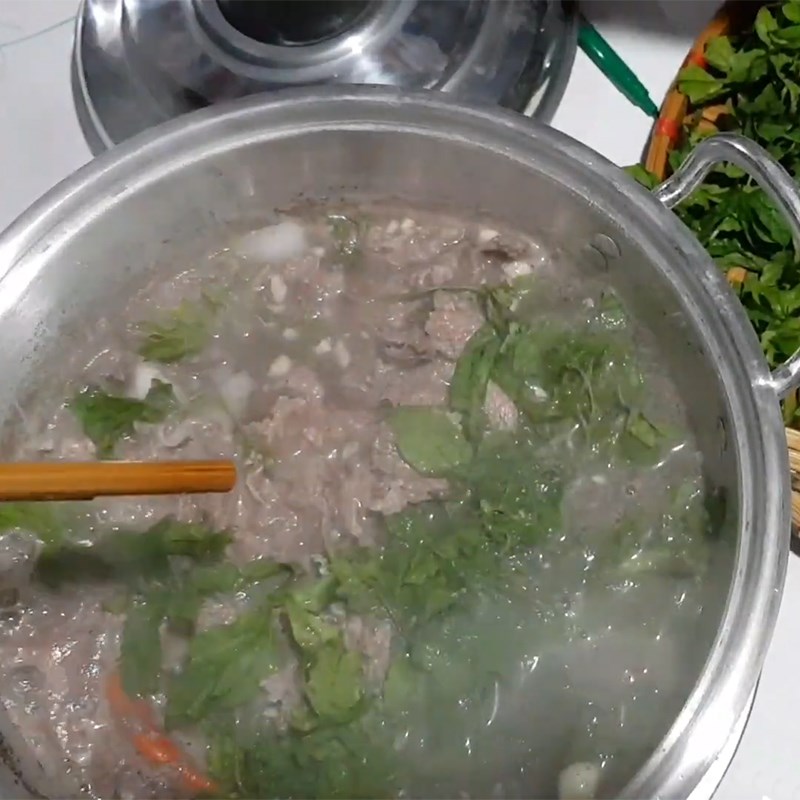 Bước 3 Nấu lẩu Bò nhúng nước dừa lá khổ qua rừng
