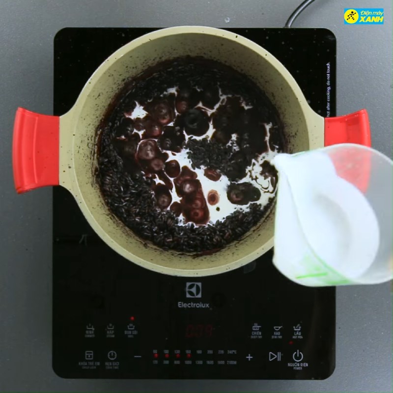 Bước 3 Nấu nếp cẩm Sữa chua nếp cẩm