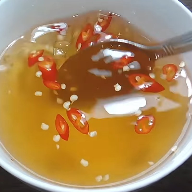 Bước 3 Nấu nước chấm Bánh nậm chay nhân nấm