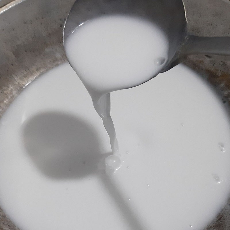 Bước 4 Nấu nước cốt dừa Chè bí đỏ nước cốt dừa