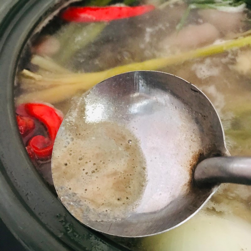 Bước 3 Nấu nước dùng Bún bò giò heo