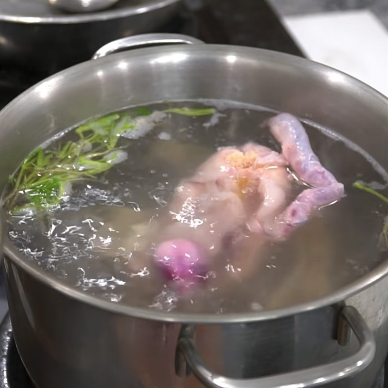 Bước 3 Nấu nước dùng Bánh canh cá lóc