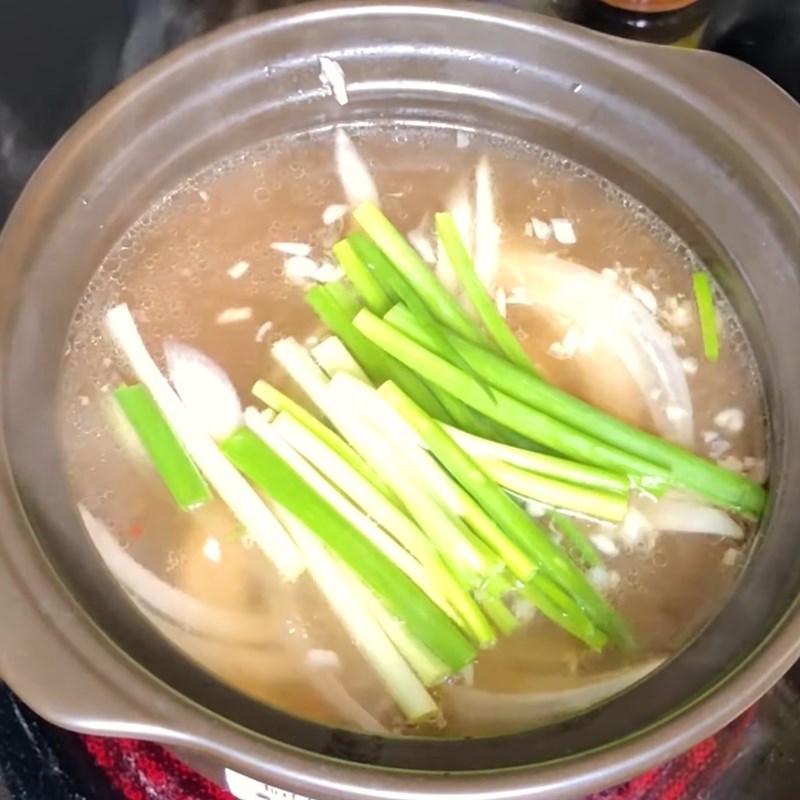 Bước 4 Nấu nước dùng Bò nhúng me