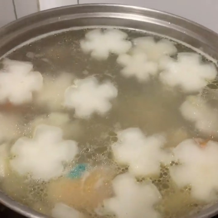 Bước 3 Nấu nước dùng Nui xương heo chân gà