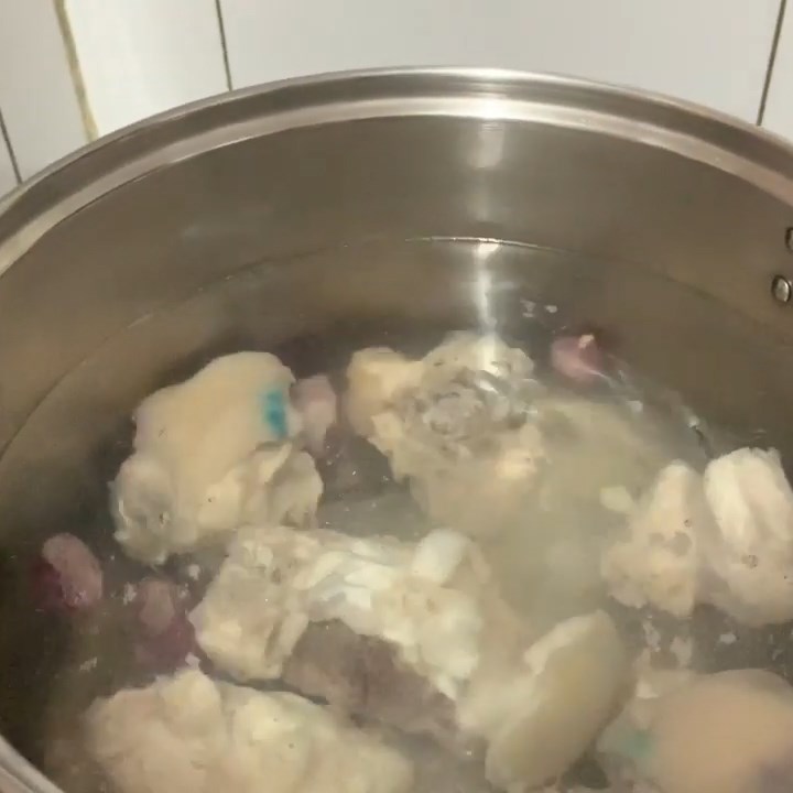 Bước 3 Nấu nước dùng Nui xương heo chân gà
